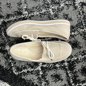 Grasshoppers Women's Cream Flats